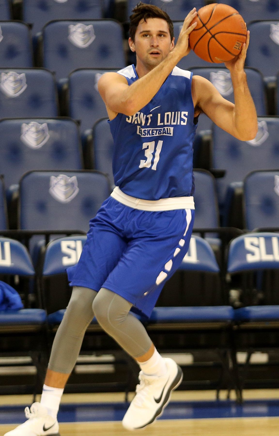 SLU mens basketball team begins practice